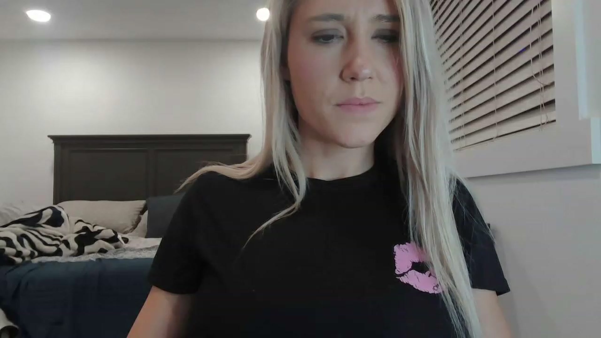 Gallery image thumbnail from blondmilf92's myfreecams stream on, 12/16/2022, 04:46 image 11 of 20