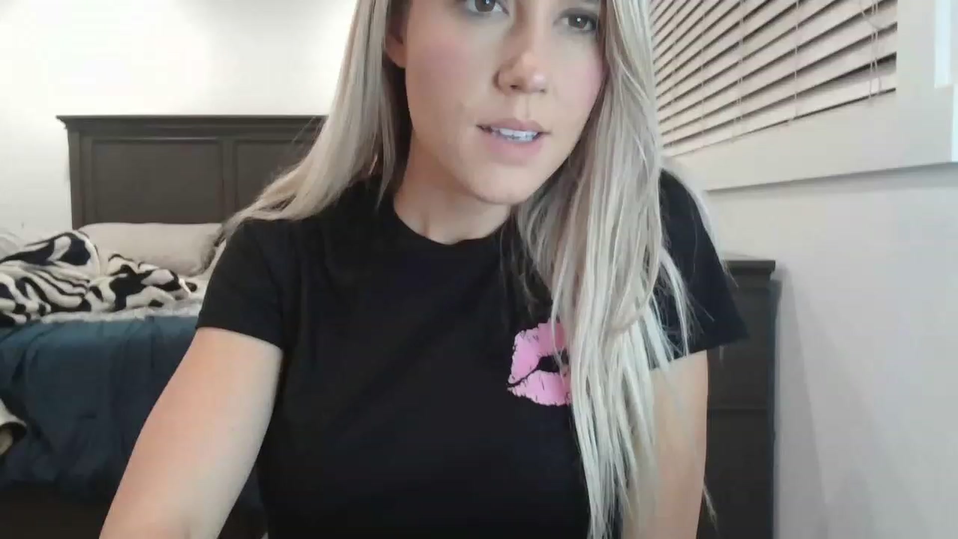 Gallery image thumbnail from blondmilf92's myfreecams stream on, 12/16/2022, 04:46 image 16 of 20
