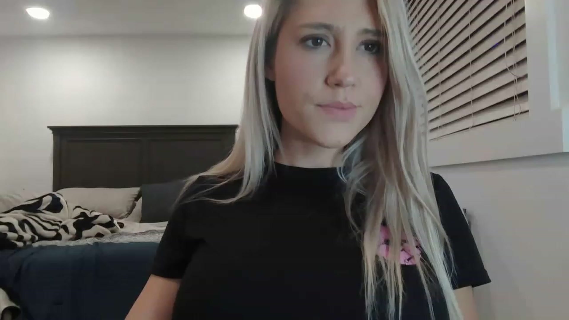Gallery image thumbnail from blondmilf92's myfreecams stream on, 12/16/2022, 04:46 image 19 of 20