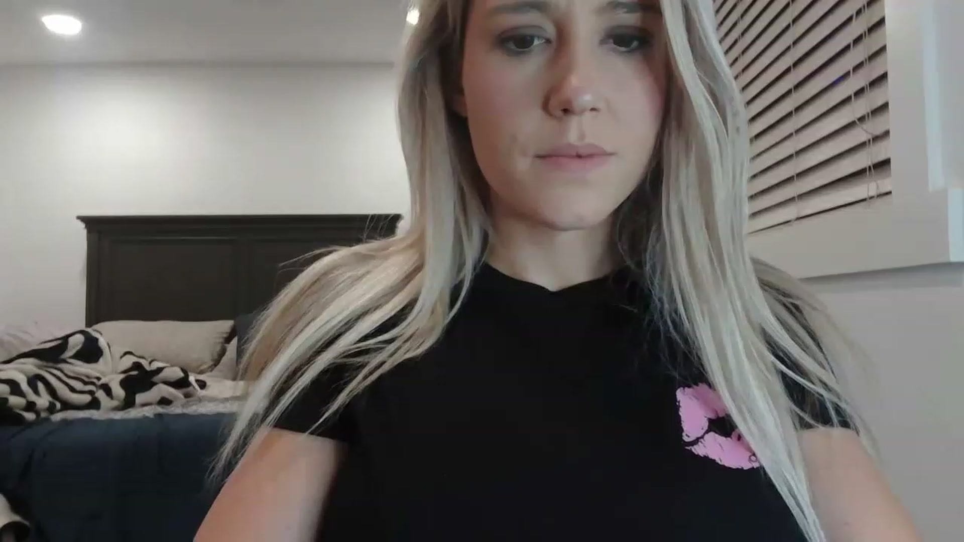 Gallery image thumbnail from blondmilf92's myfreecams stream on, 12/16/2022, 04:46 image 3 of 20