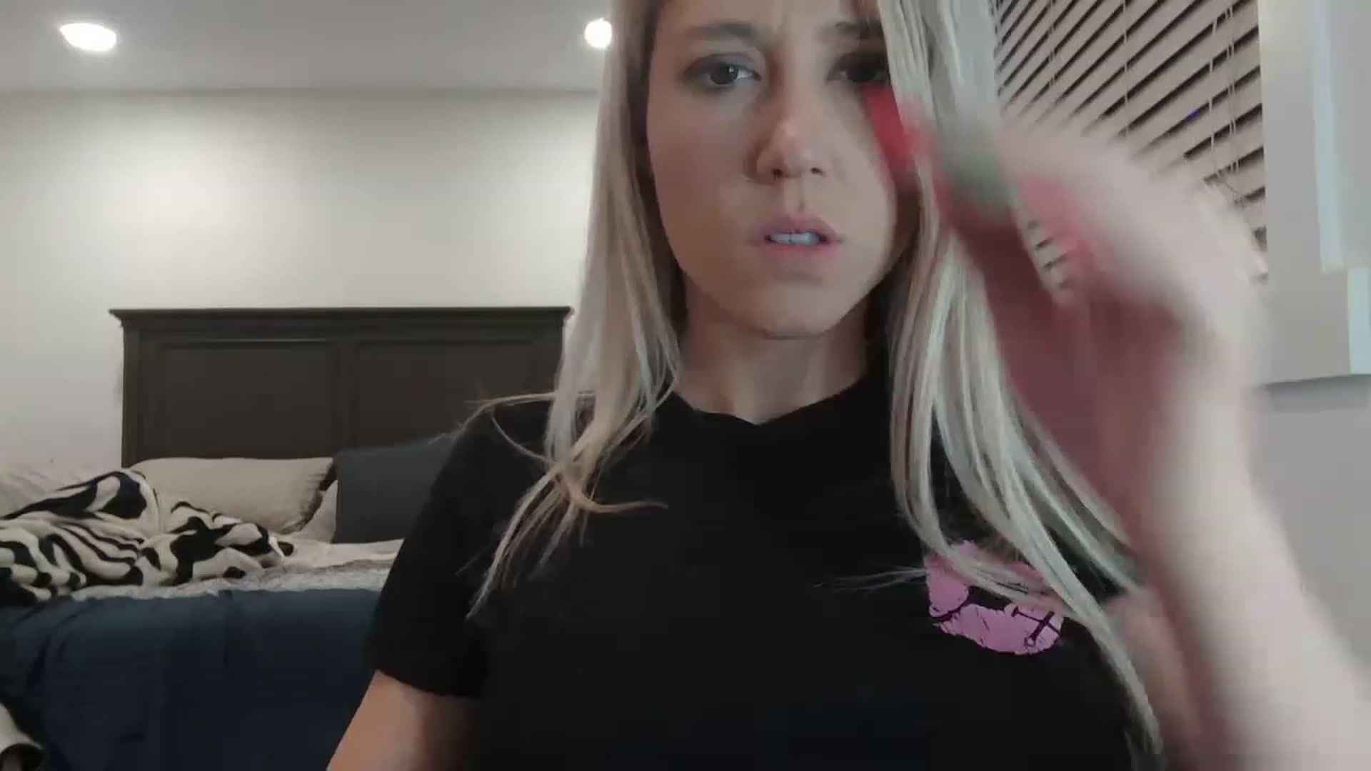 Gallery image thumbnail from blondmilf92's myfreecams stream on, 12/16/2022, 04:46 image 1 of 20