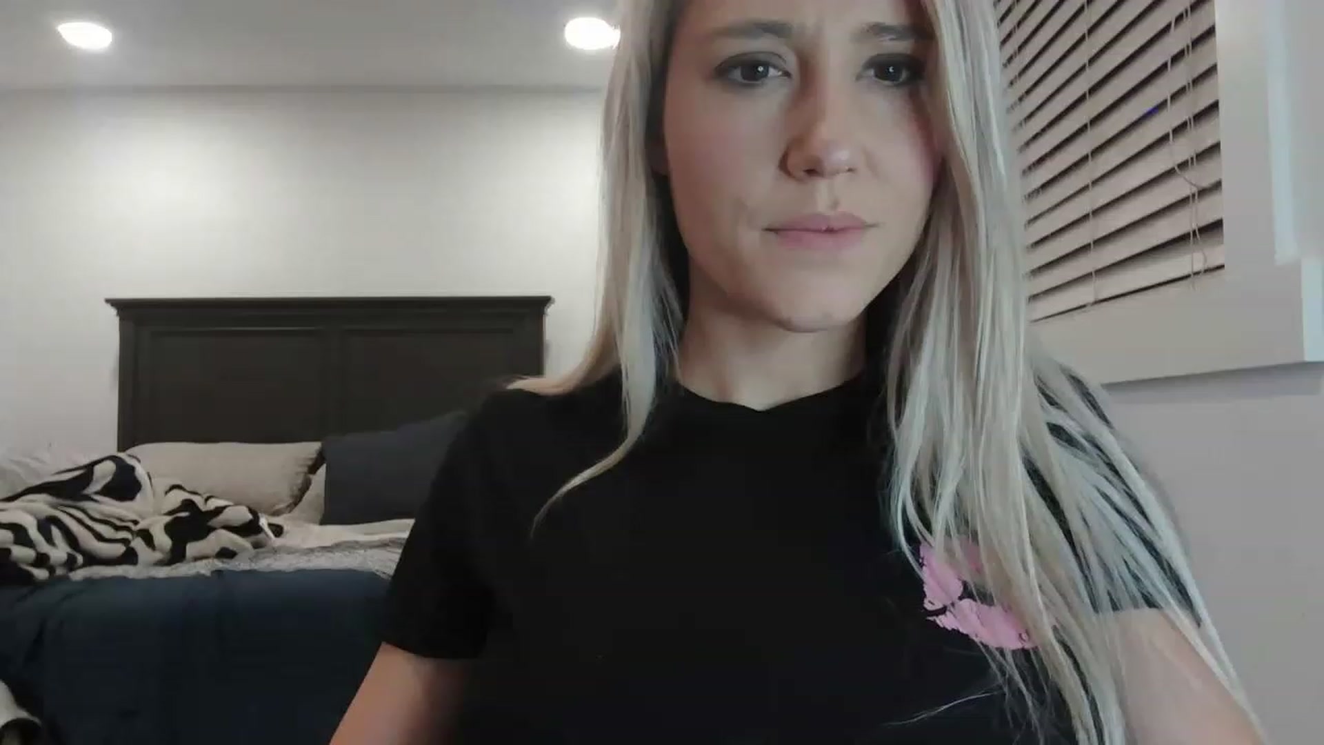 Gallery image thumbnail from blondmilf92's myfreecams stream on, 12/16/2022, 04:46 image 8 of 20