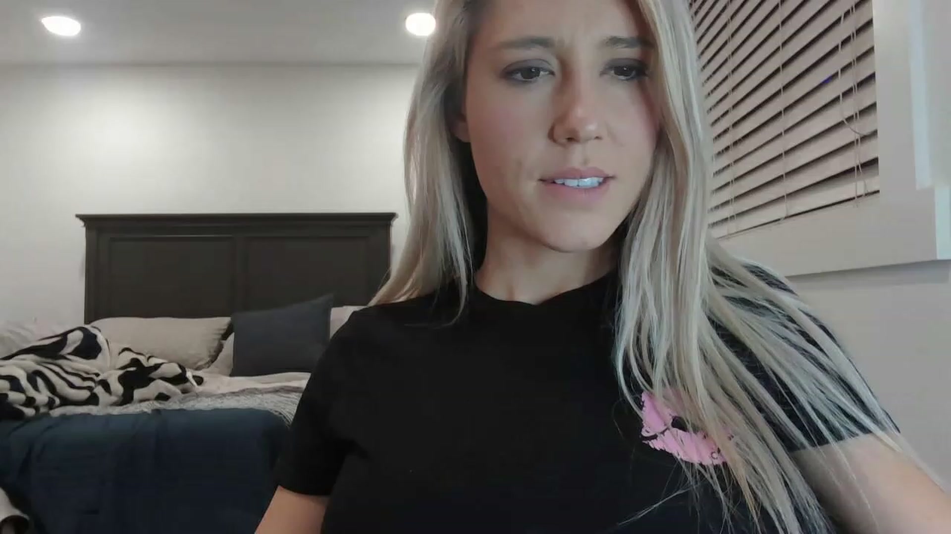 Gallery image thumbnail from blondmilf92's myfreecams stream on, 12/16/2022, 04:46 image 7 of 20