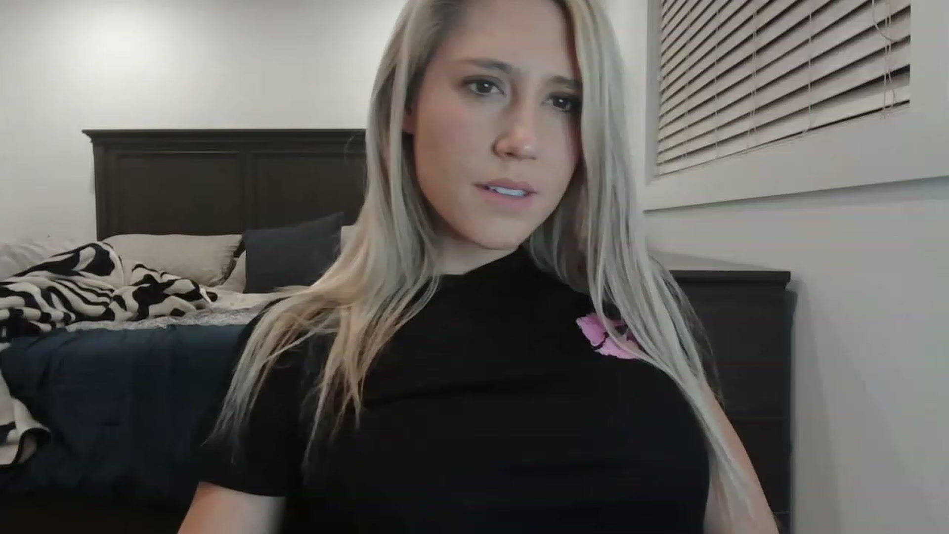 Gallery image thumbnail from blondmilf92's myfreecams stream on, 12/16/2022, 06:19 image 3 of 20