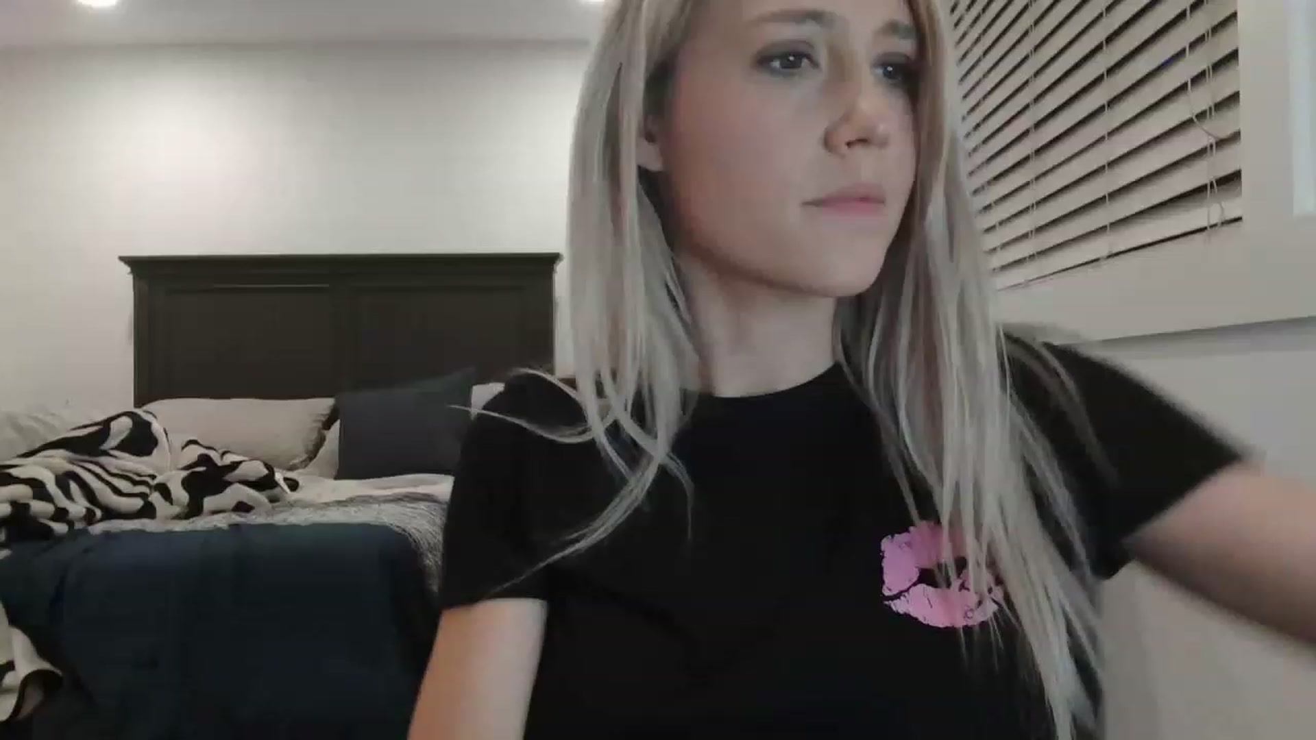 Gallery image thumbnail from blondmilf92's myfreecams stream on, 12/16/2022, 06:19 image 2 of 20
