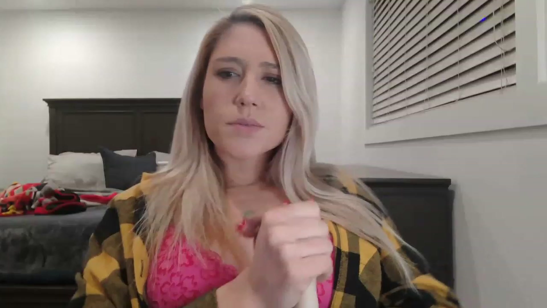 Gallery image thumbnail from blondmilf92's myfreecams stream on, 12/17/2022, 06:33 image 2 of 20