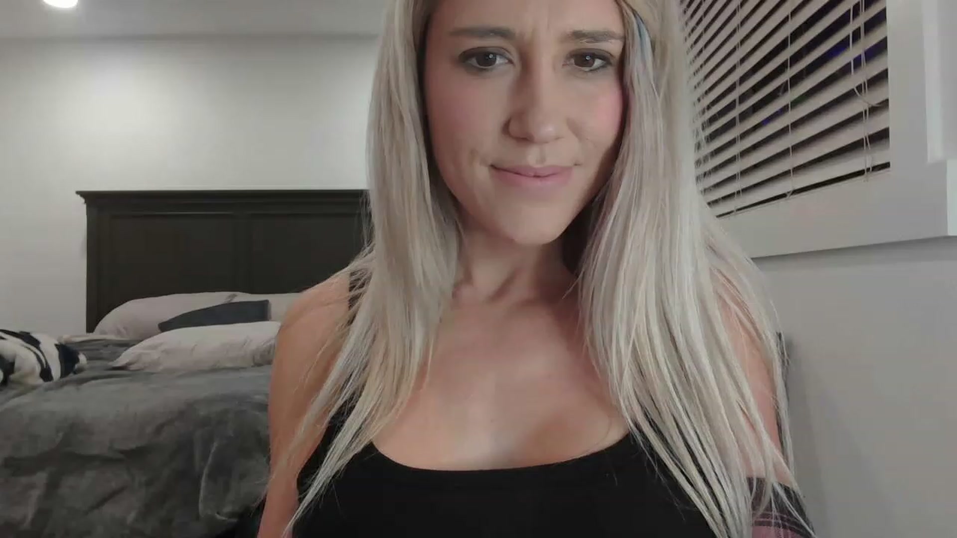 Gallery image thumbnail from blondmilf92's myfreecams stream on, 12/19/2022, 05:29 image 3 of 20