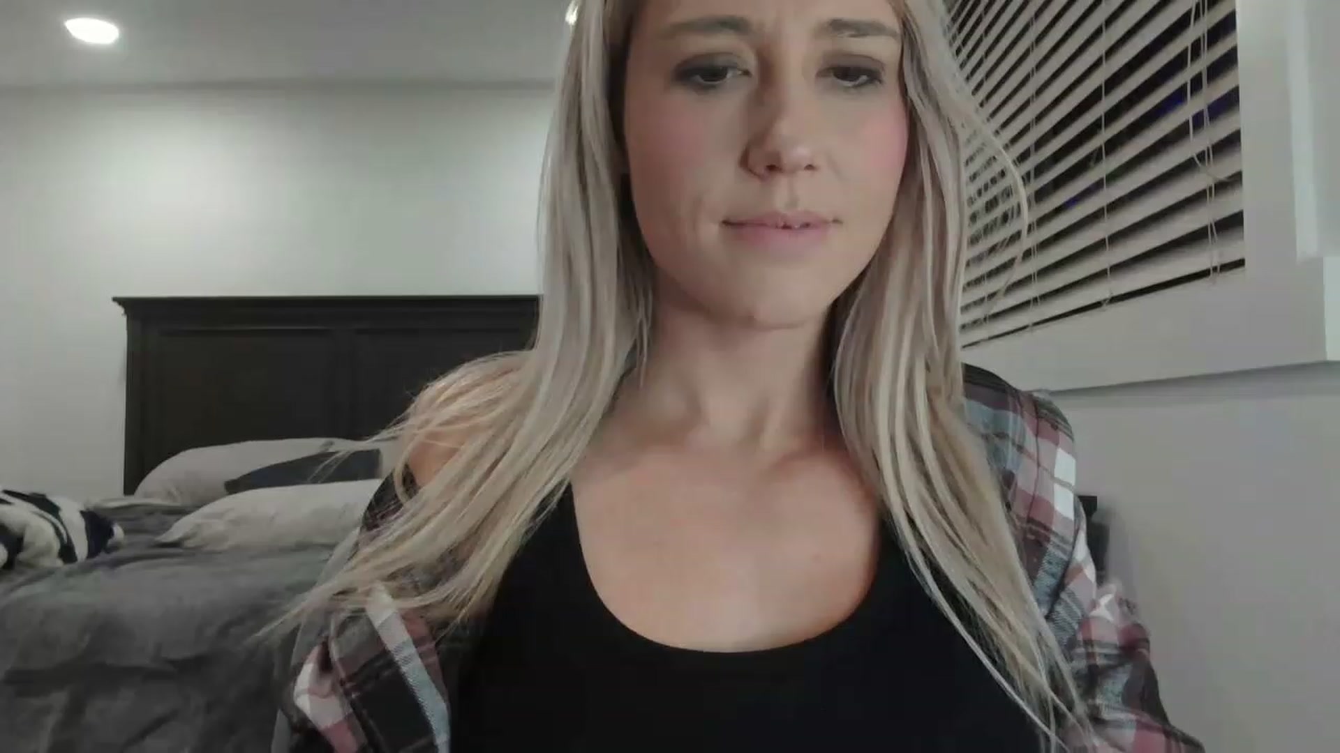 Gallery image thumbnail from blondmilf92's myfreecams stream on, 12/19/2022, 05:29 image 2 of 20