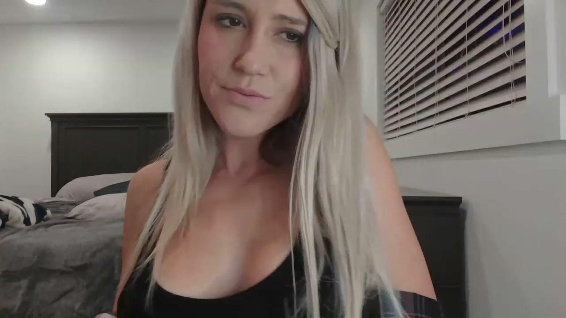 Gallery image thumbnail from blondmilf92's myfreecams stream on, 12/19/2022, 05:29 image 4 of 20