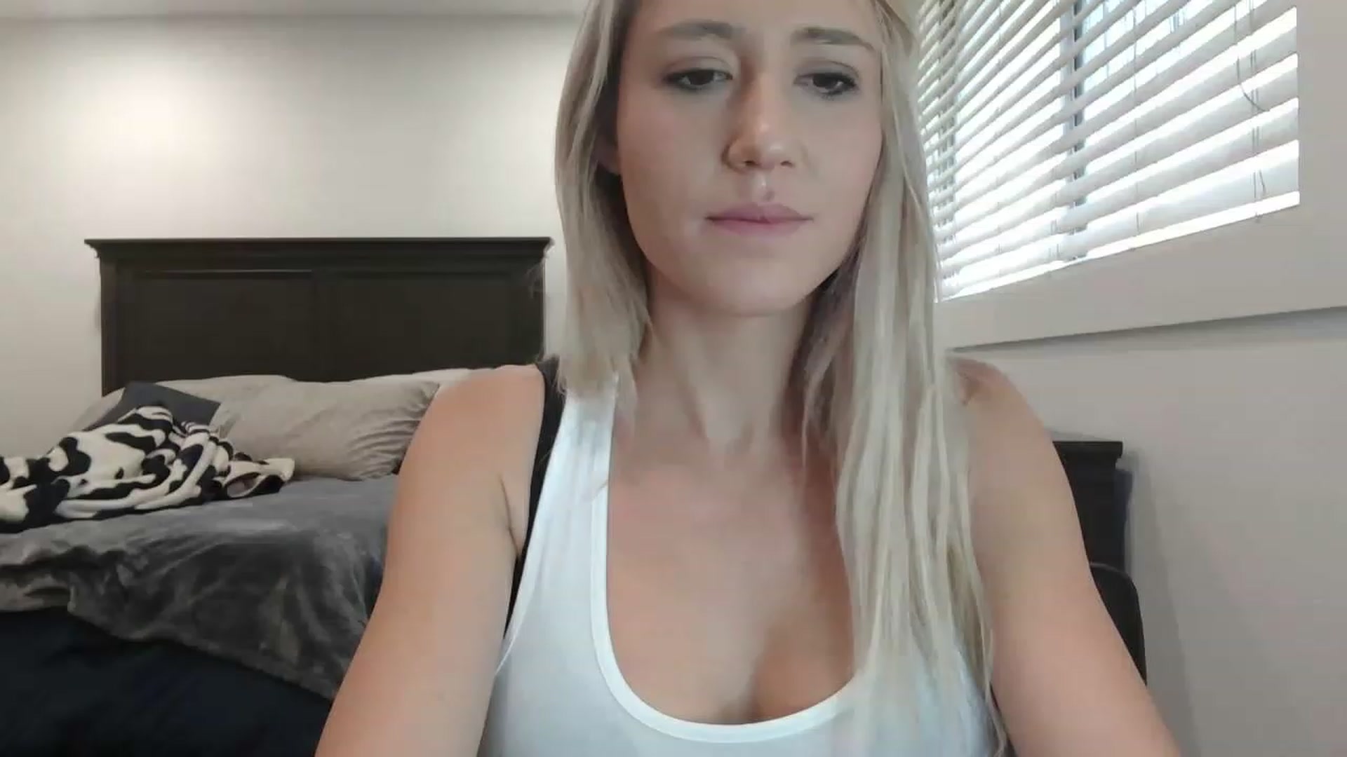 Gallery image thumbnail from blondmilf92's myfreecams stream on, 12/21/2022, 21:00 image 2 of 20
