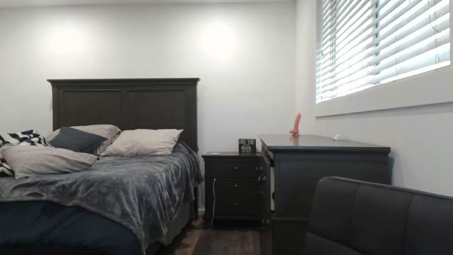 Gallery image thumbnail from blondmilf92's myfreecams stream on, 12/21/2022, 21:00 image 14 of 20