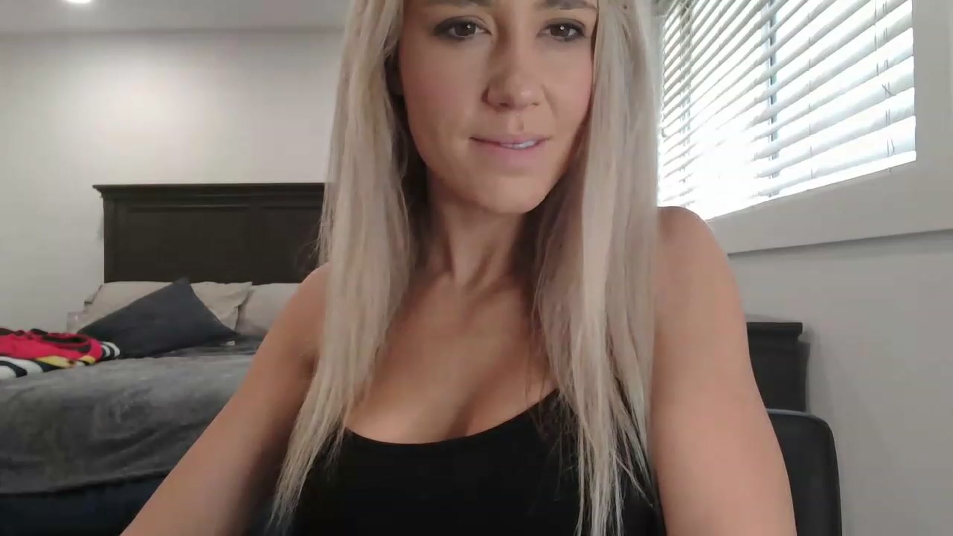 Gallery image thumbnail from blondmilf92's myfreecams stream on, 12/23/2022, 18:31 image 9 of 20
