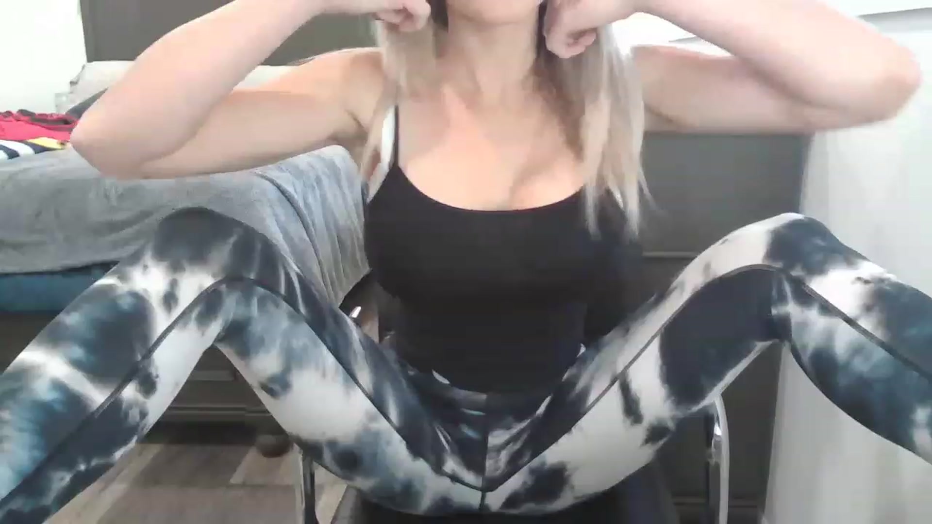 Gallery image thumbnail from blondmilf92's myfreecams stream on, 12/23/2022, 18:31 image 19 of 20