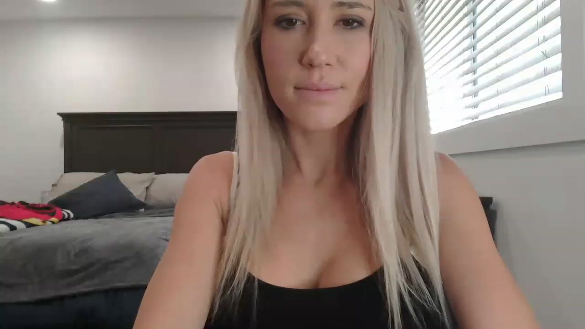 Gallery image thumbnail from blondmilf92's myfreecams stream on, 12/23/2022, 18:31 image 8 of 20