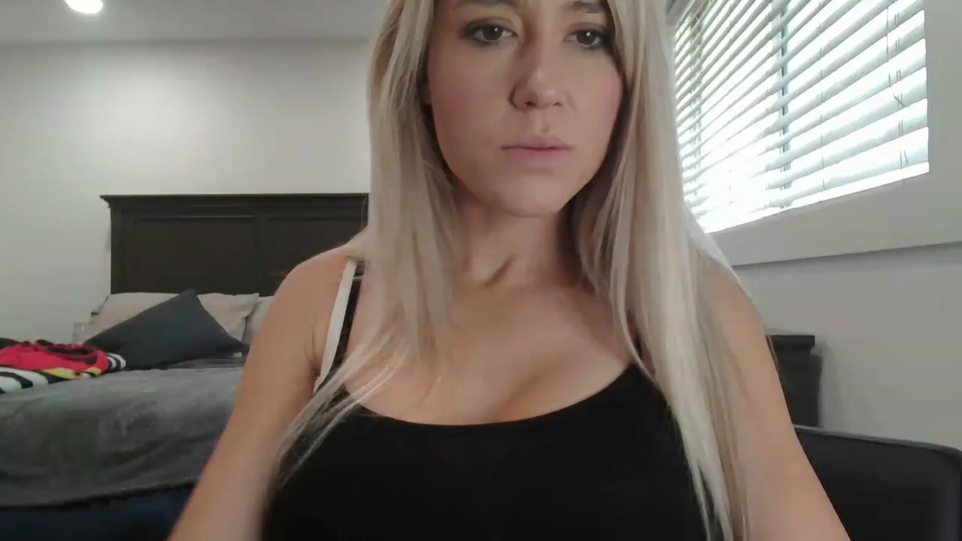 Gallery image thumbnail from blondmilf92's myfreecams stream on, 12/23/2022, 18:31 image 2 of 20