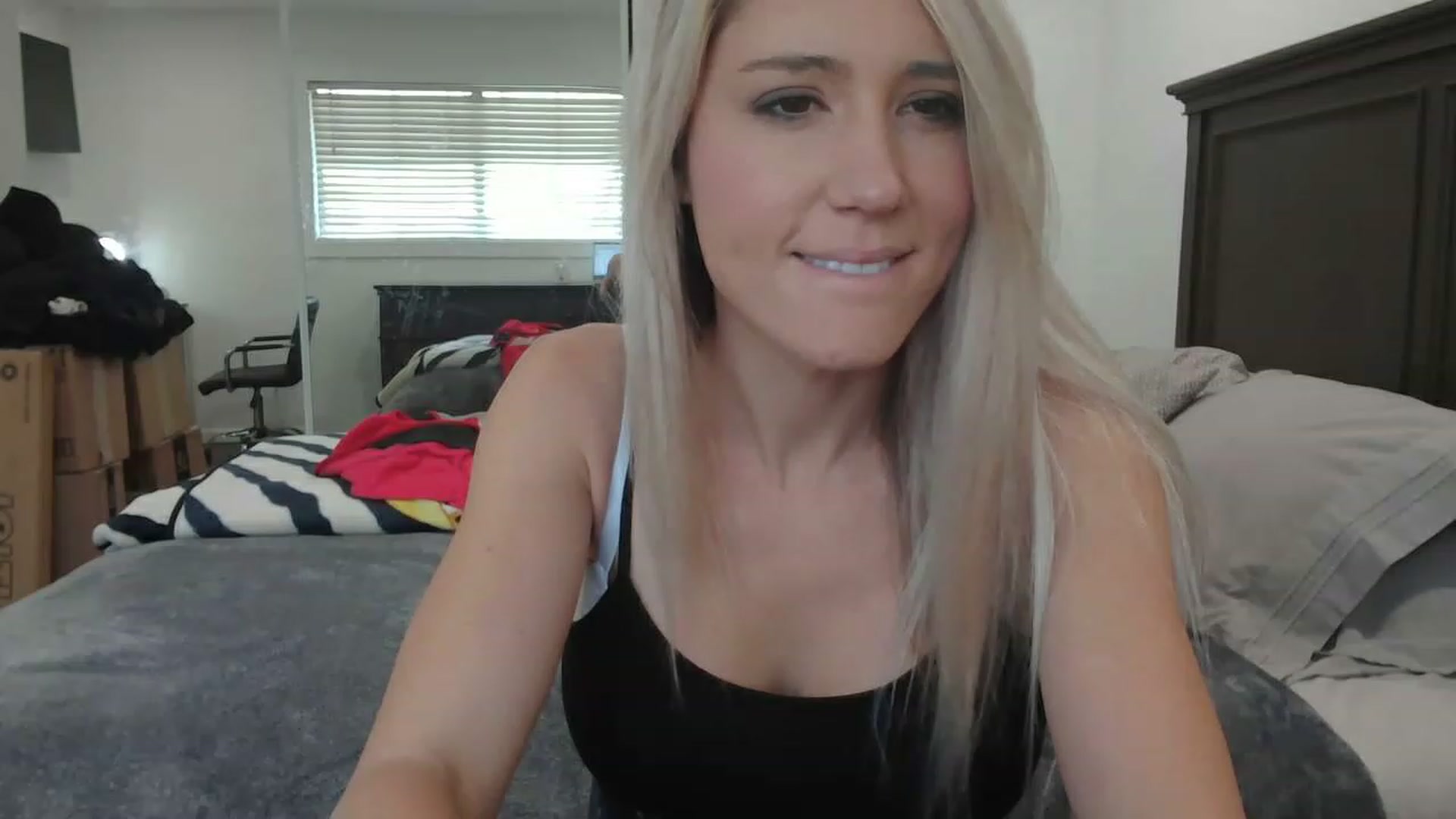 Gallery image thumbnail from blondmilf92's myfreecams stream on, 12/23/2022, 18:56 image 8 of 20