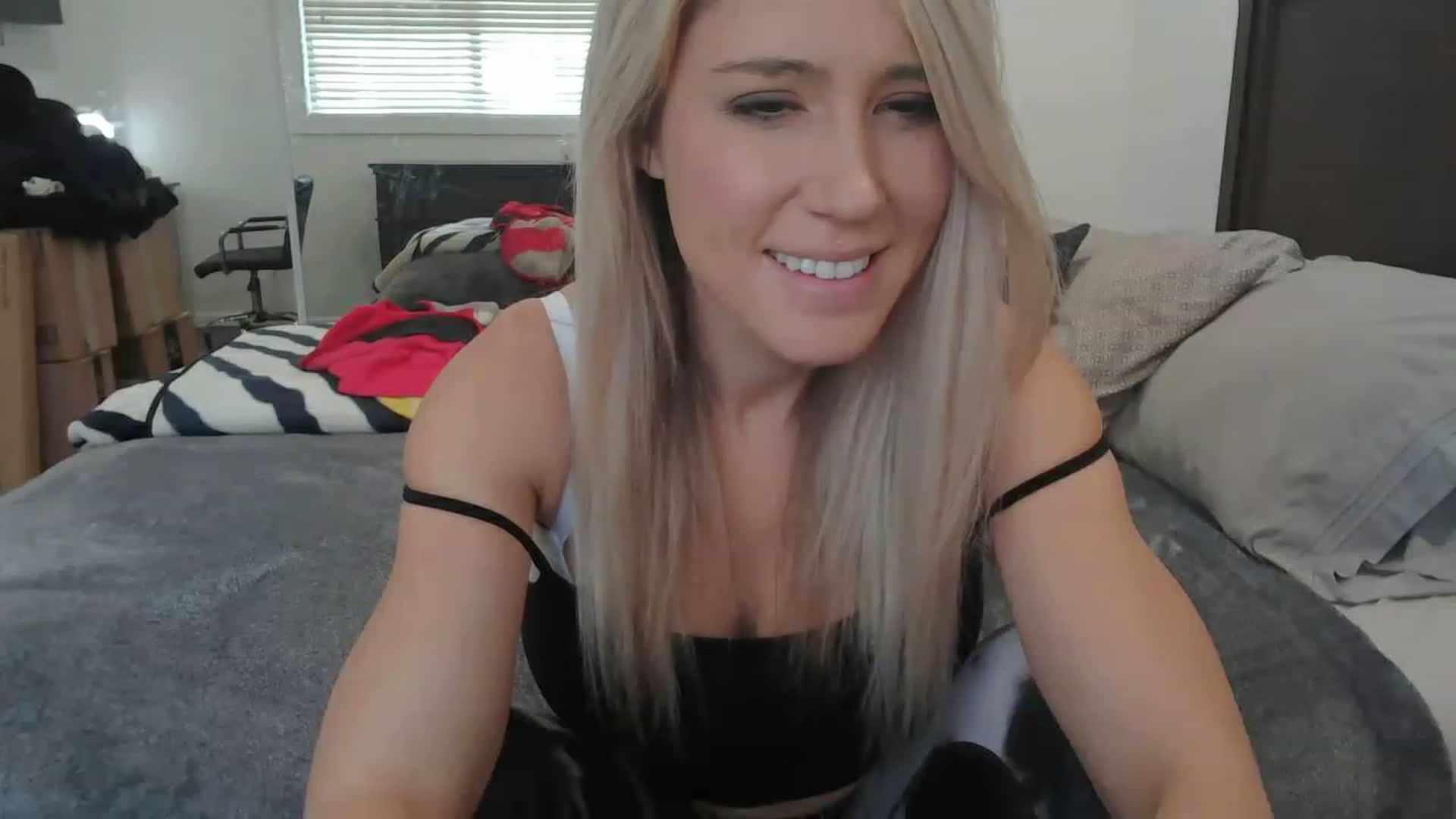 Gallery image thumbnail from blondmilf92's myfreecams stream on, 12/23/2022, 18:56 image 16 of 20