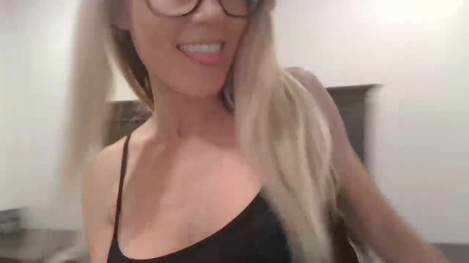 Gallery image thumbnail from blondmilf92's myfreecams stream on, 01/09/2023, 06:13 image 13 of 20