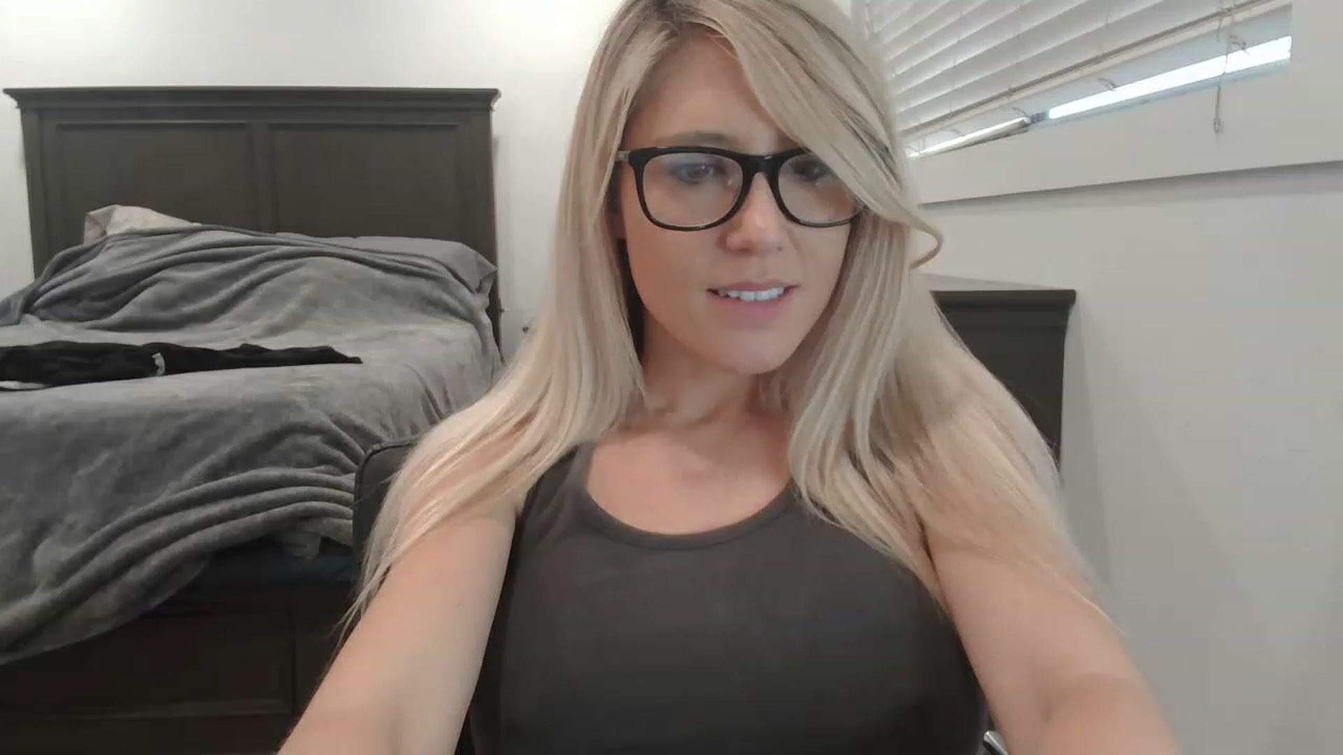 Gallery image thumbnail from blondmilf92's myfreecams stream on, 01/10/2023, 24:35 image 13 of 20