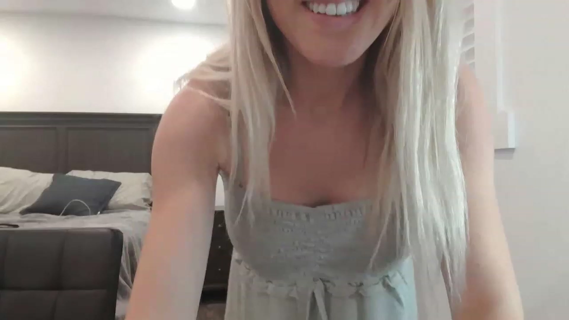Gallery image thumbnail from blondmilf92's myfreecams stream on, 01/10/2023, 20:21 image 17 of 20