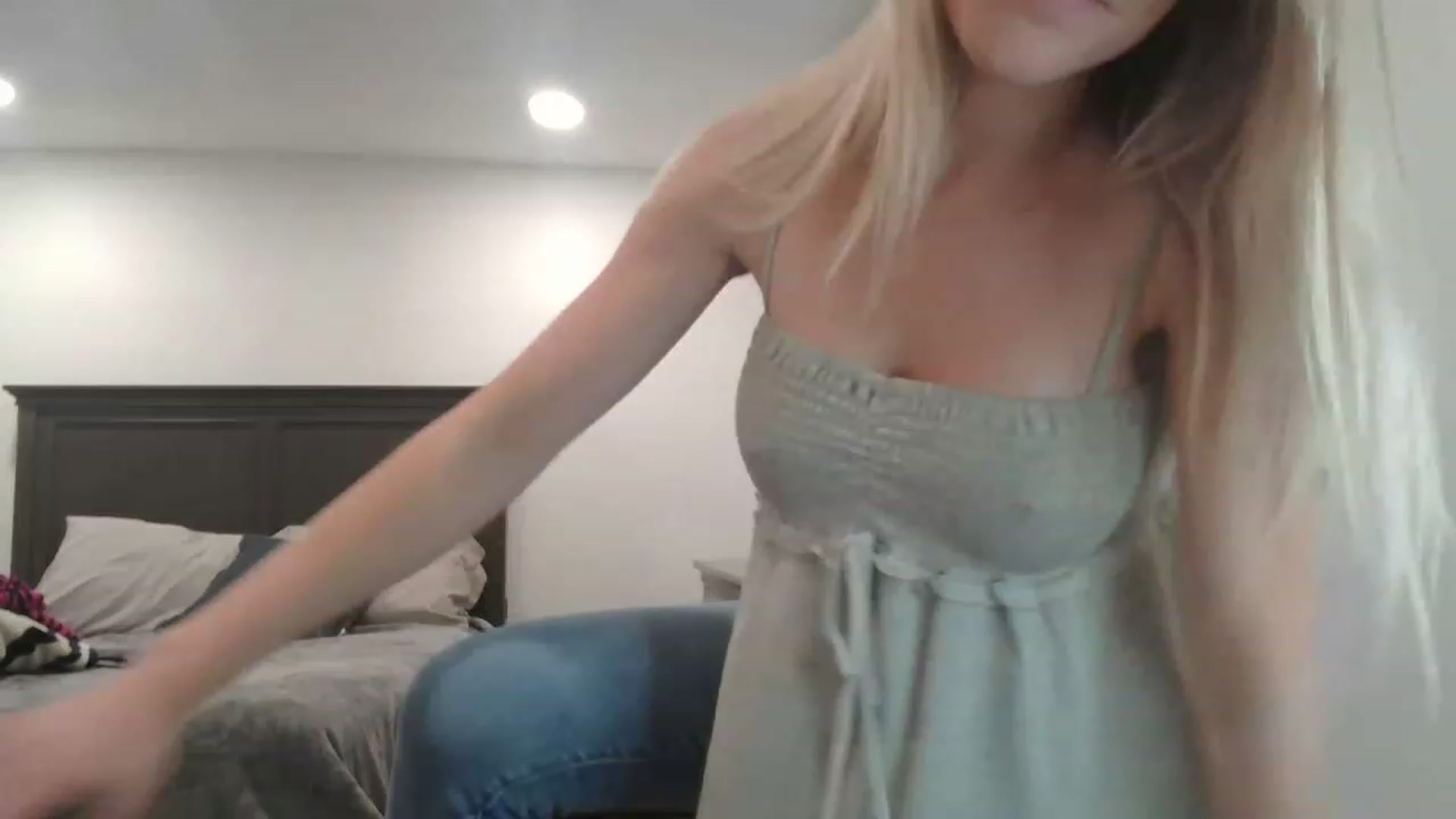 Gallery image thumbnail from blondmilf92's myfreecams stream on, 01/10/2023, 20:21 image 2 of 20