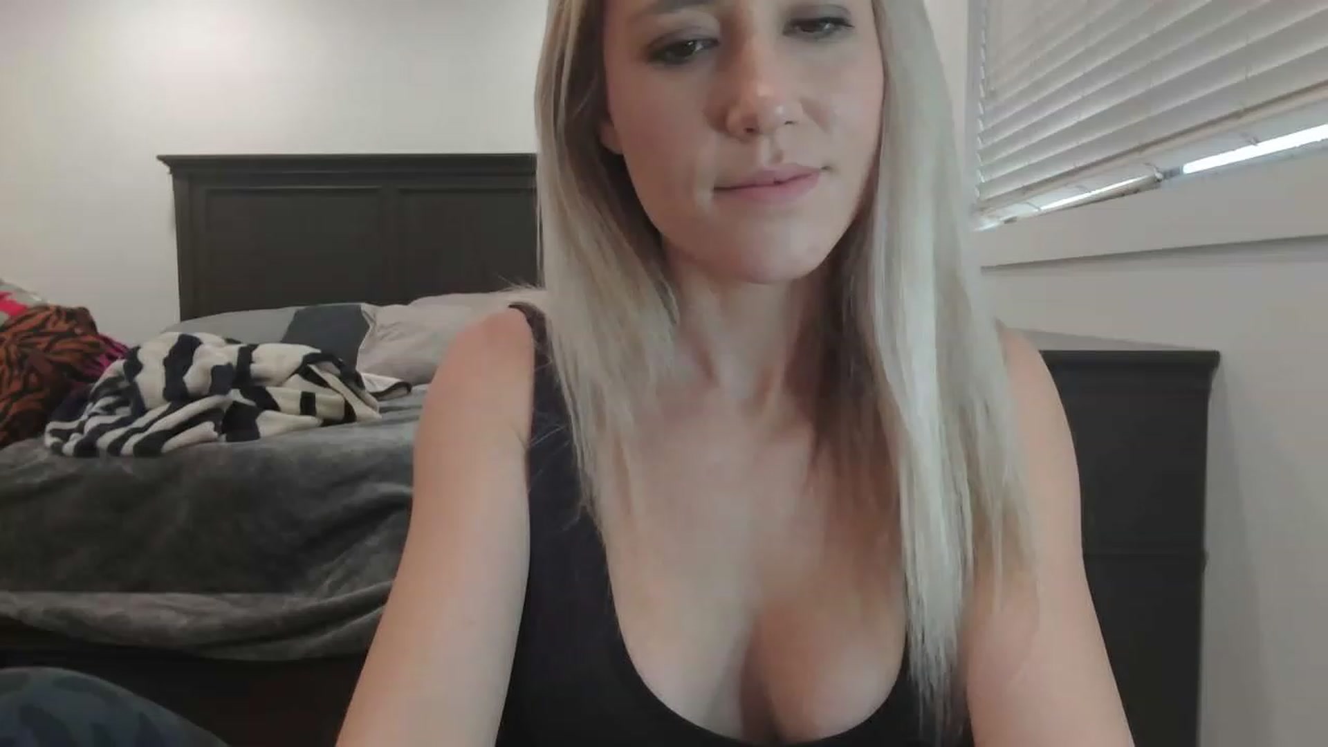 Gallery image thumbnail from blondmilf92's myfreecams stream on, 01/19/2023, 19:25 image 6 of 20