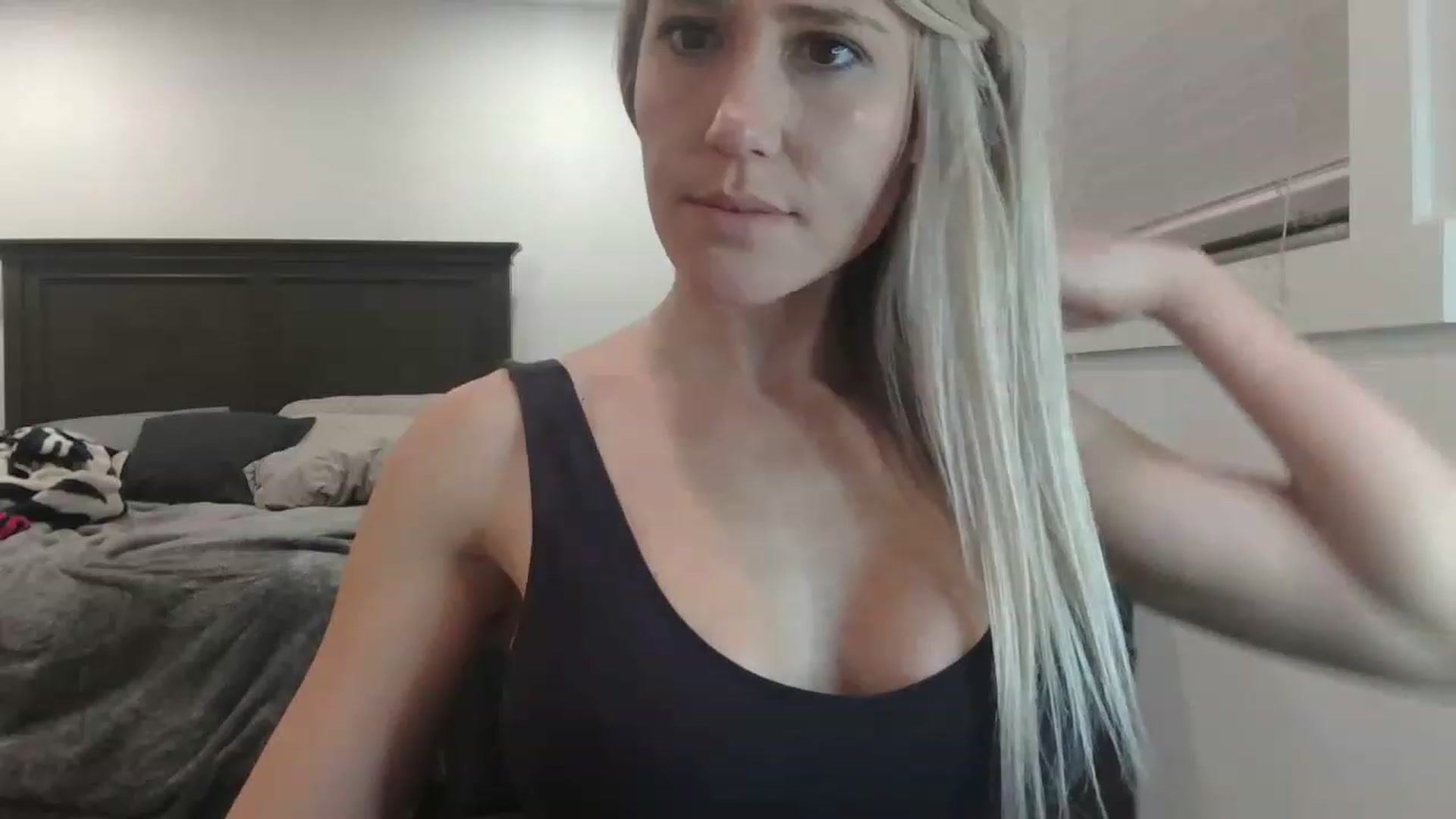 Gallery image thumbnail from blondmilf92's myfreecams stream on, 01/20/2023, 06:02 image 6 of 20