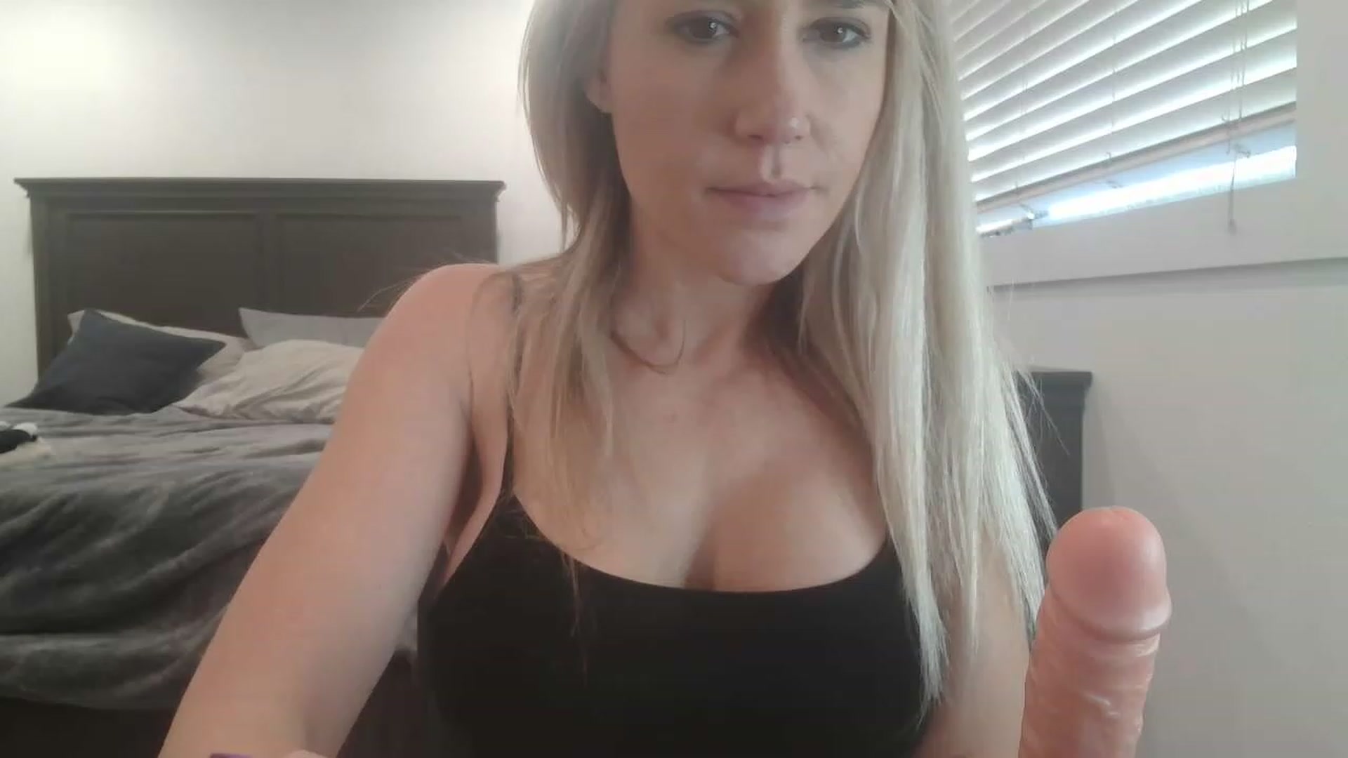 Gallery image thumbnail from blondmilf92's myfreecams stream on, 01/20/2023, 21:39 image 10 of 20