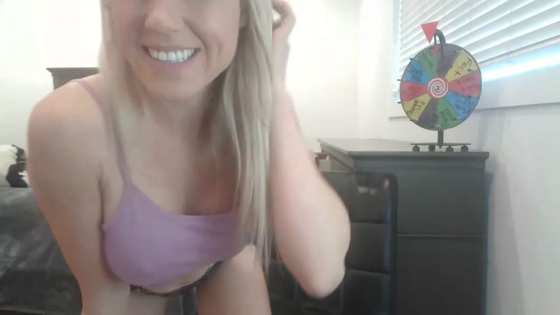 Gallery image thumbnail from blondmilf92's myfreecams stream on, 01/29/2023, 24:19 image 18 of 20