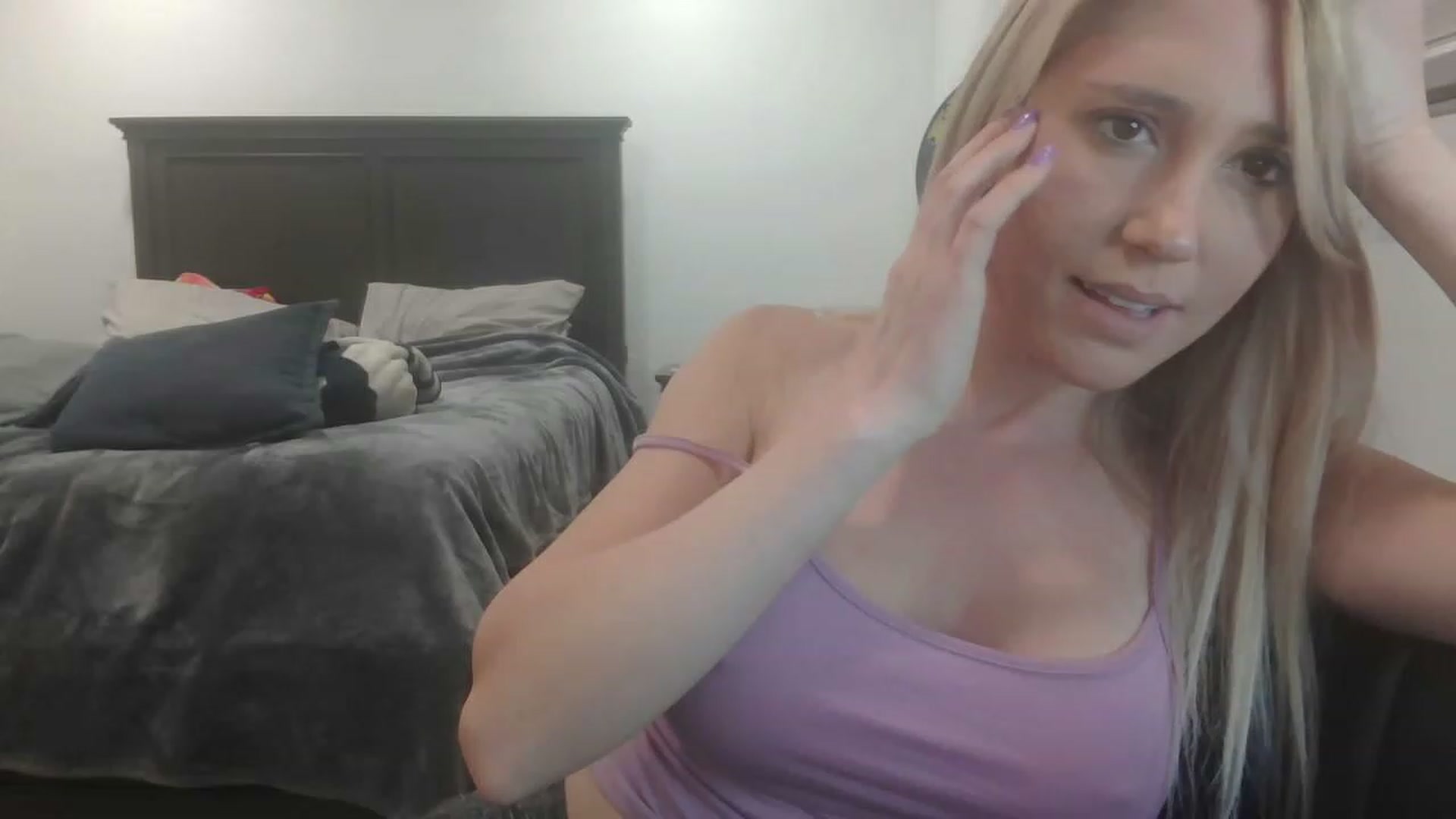 Gallery image thumbnail from blondmilf92's myfreecams stream on, 01/29/2023, 04:58 image 10 of 20