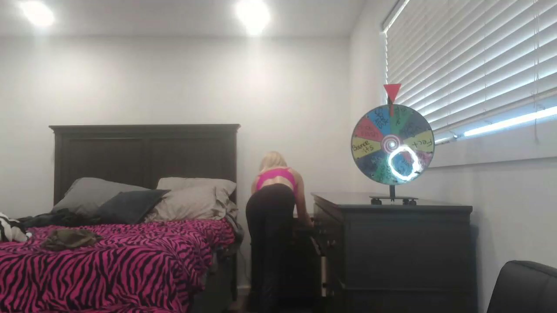 Gallery image thumbnail from blondmilf92's myfreecams stream on, 01/30/2023, 21:08 image 17 of 20