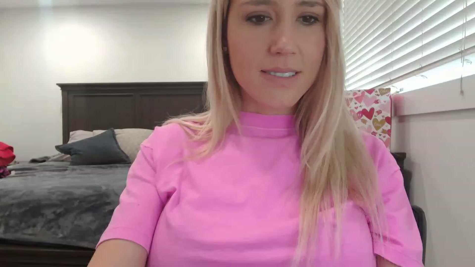 Gallery image thumbnail from blondmilf92's myfreecams stream on, 02/02/2023, 21:49 image 4 of 20