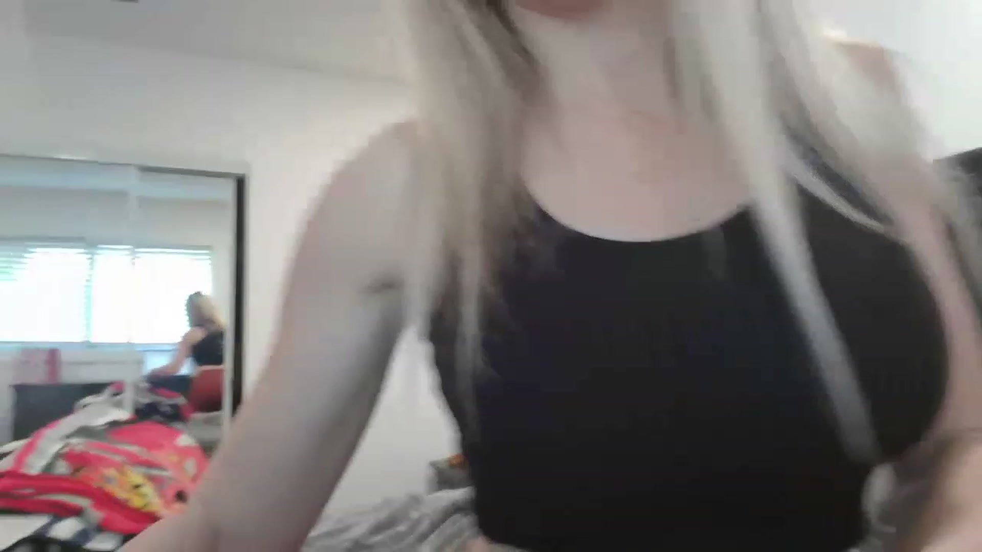 Gallery image thumbnail from blondmilf92's myfreecams stream on, 02/05/2023, 22:28 image 12 of 20