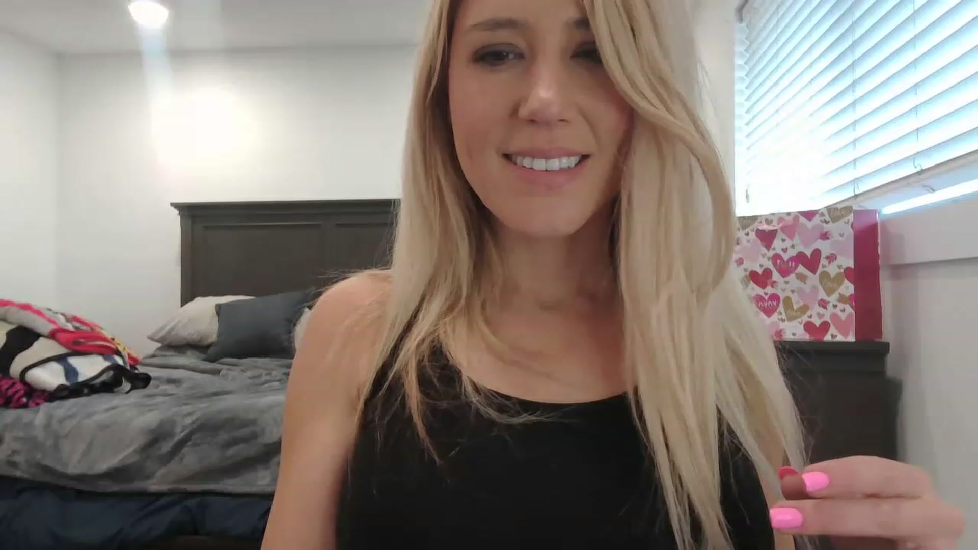 Gallery image thumbnail from blondmilf92's myfreecams stream on, 02/05/2023, 22:28 image 11 of 20