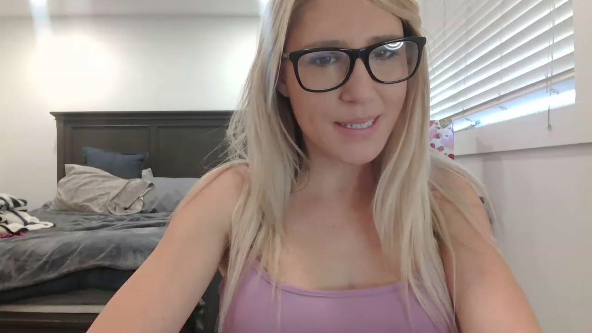 Gallery image thumbnail from blondmilf92's myfreecams stream on, 02/06/2023, 20:40 image 17 of 20