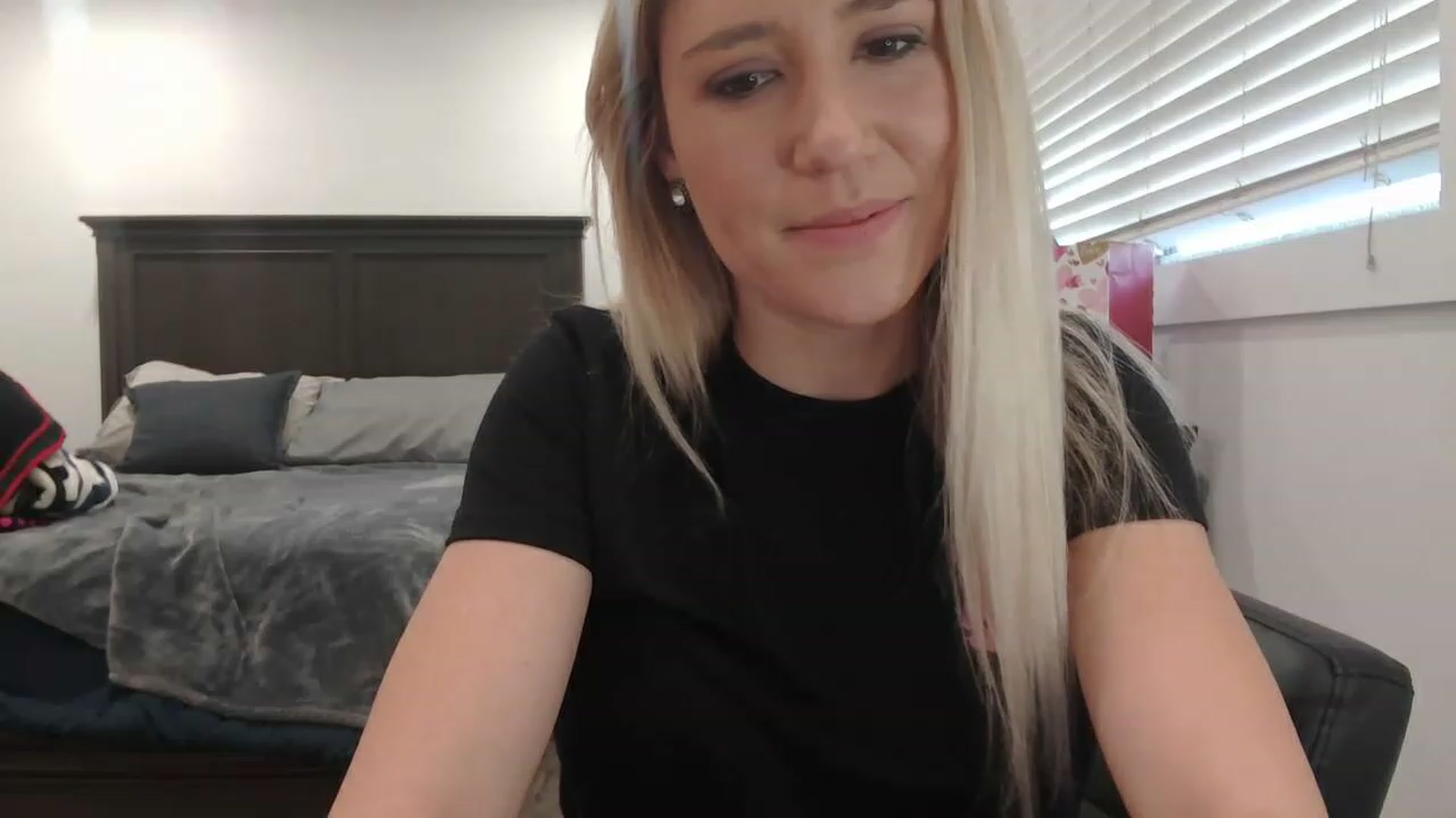 Gallery image thumbnail from blondmilf92's myfreecams stream on, 02/07/2023, 21:01 image 2 of 20