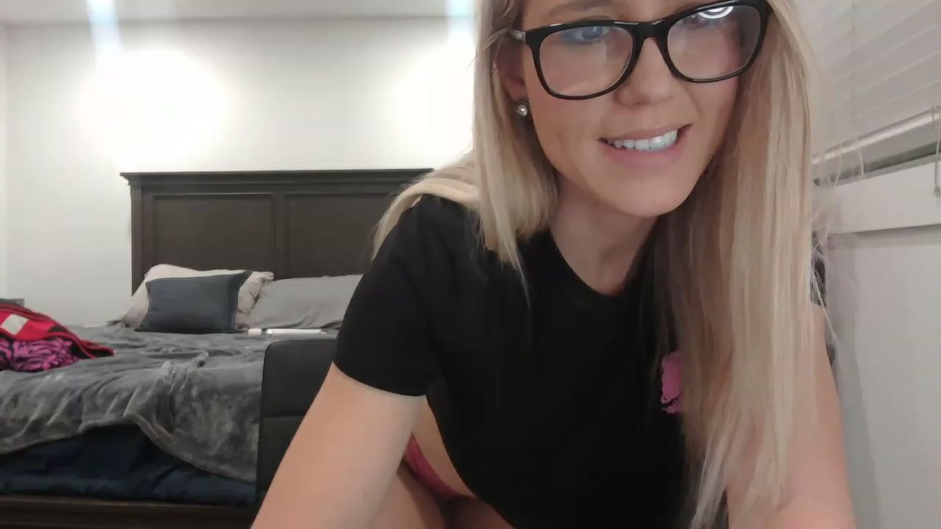 Gallery image thumbnail from blondmilf92's myfreecams stream on, 02/08/2023, 07:44 image 10 of 20