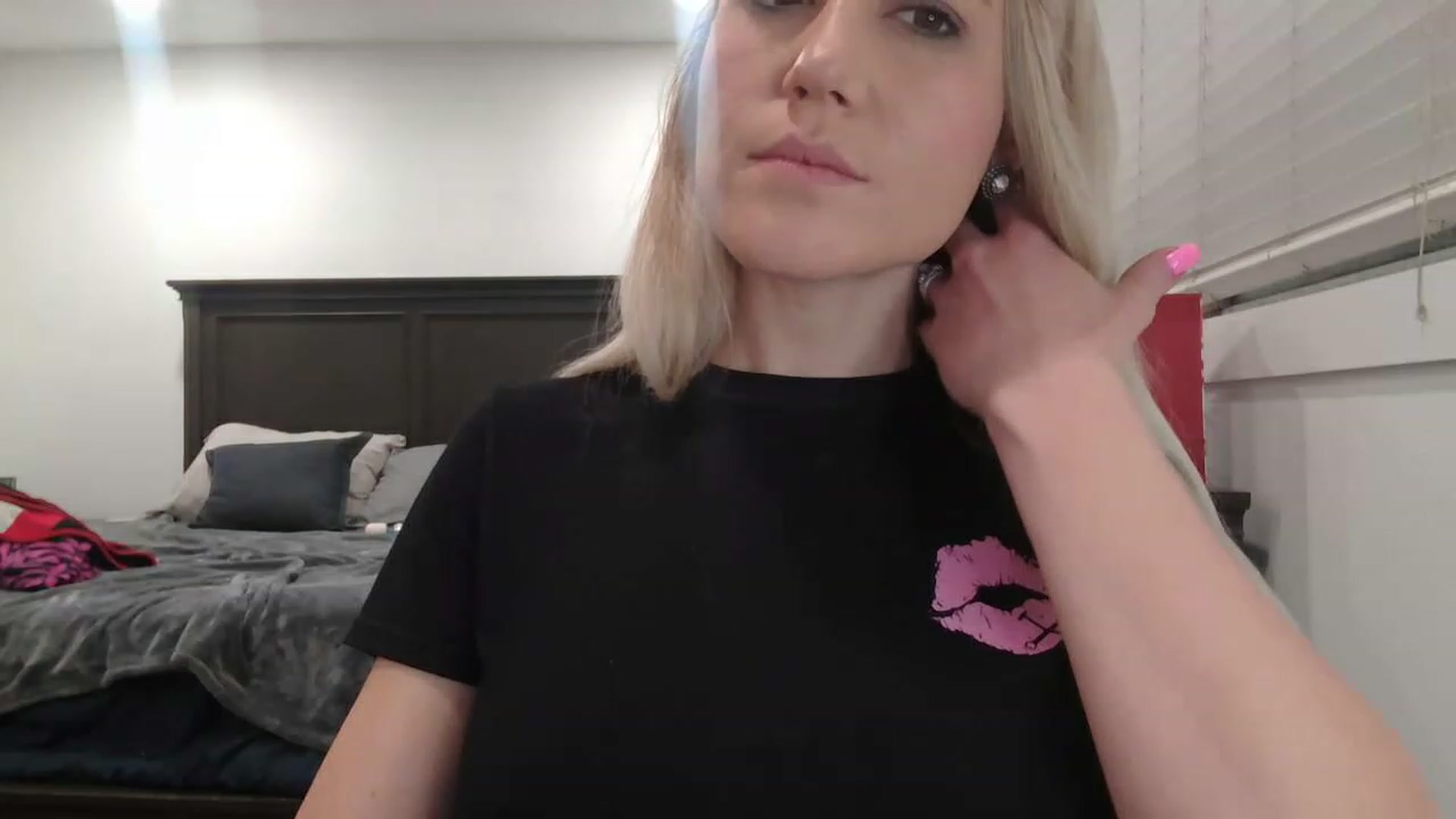 Gallery image thumbnail from blondmilf92's myfreecams stream on, 02/08/2023, 07:44 image 4 of 20