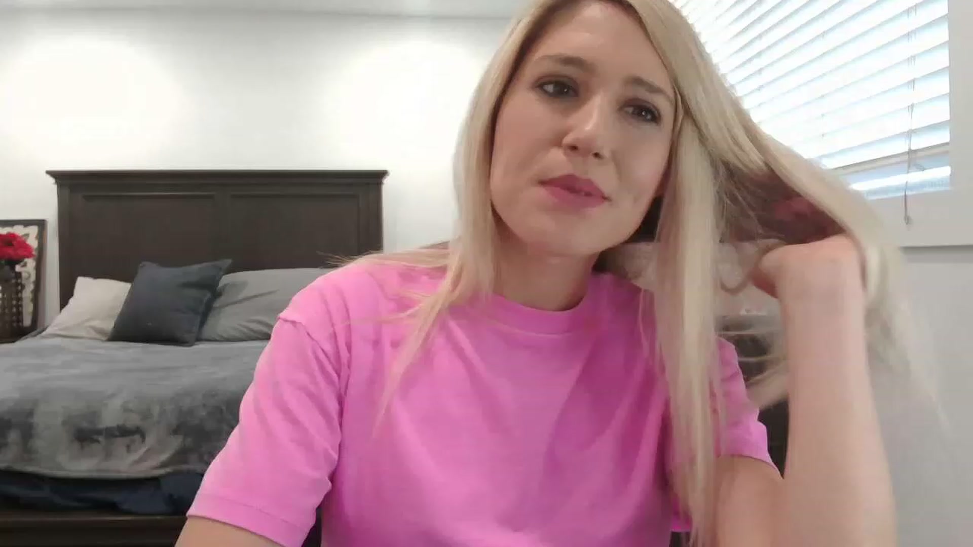 Gallery image thumbnail from blondmilf92's myfreecams stream on, 02/10/2023, 20:20 image 6 of 20