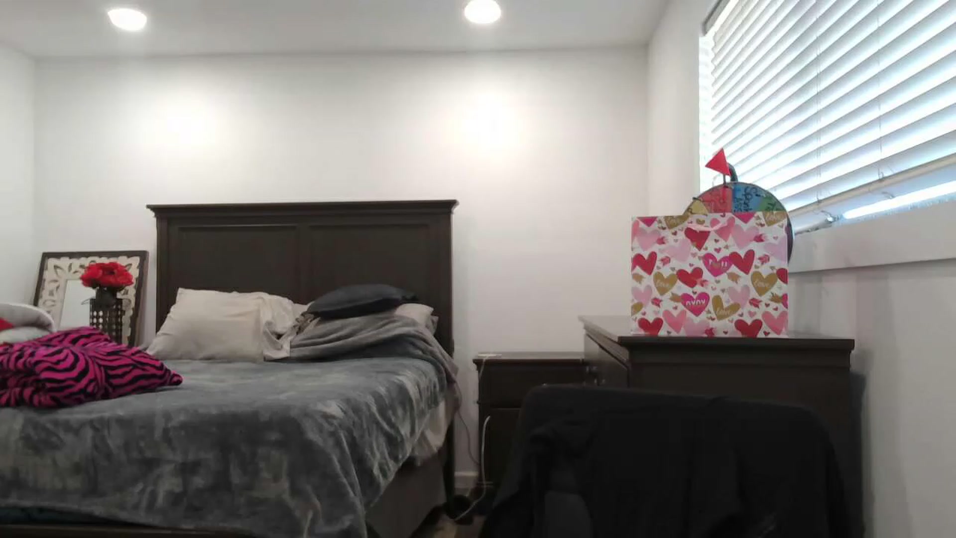 Gallery image thumbnail from blondmilf92's myfreecams stream on, 02/13/2023, 21:33 image 12 of 20