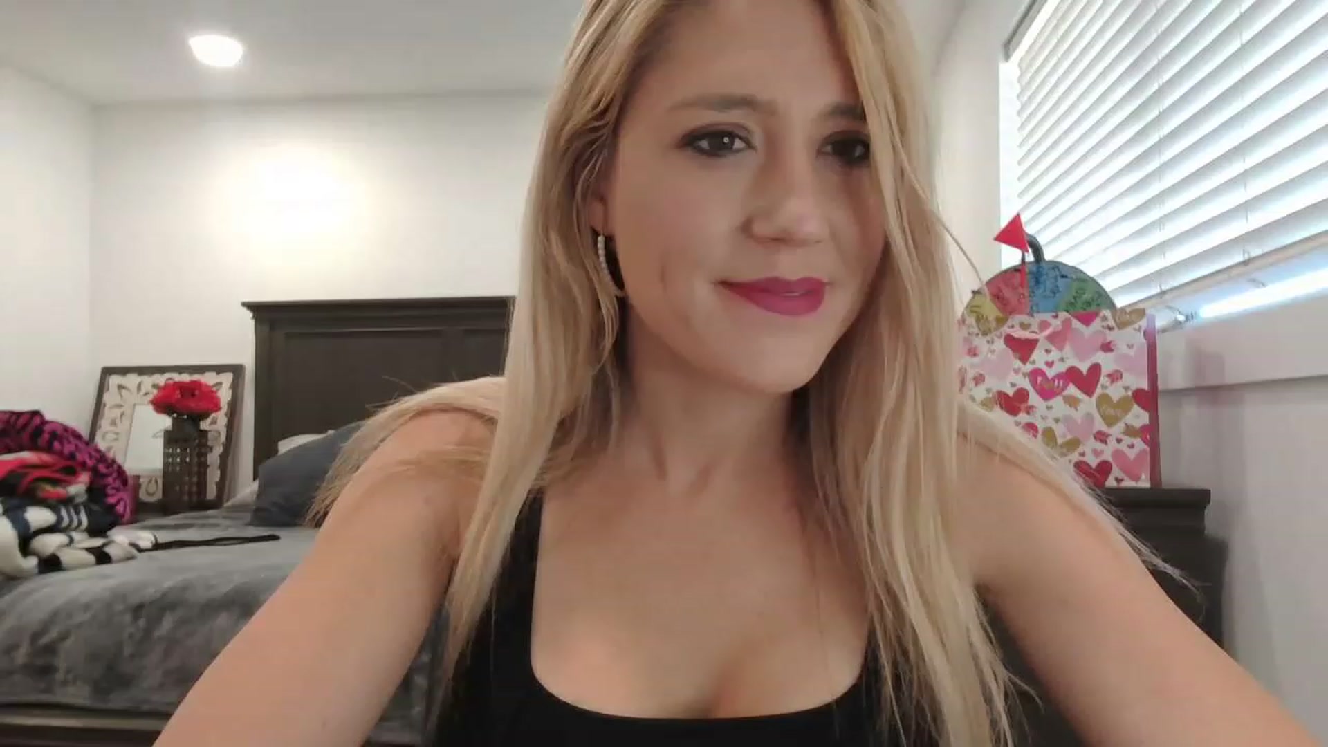 Gallery image thumbnail from blondmilf92's myfreecams stream on, 02/14/2023, 21:25 image 1 of 20