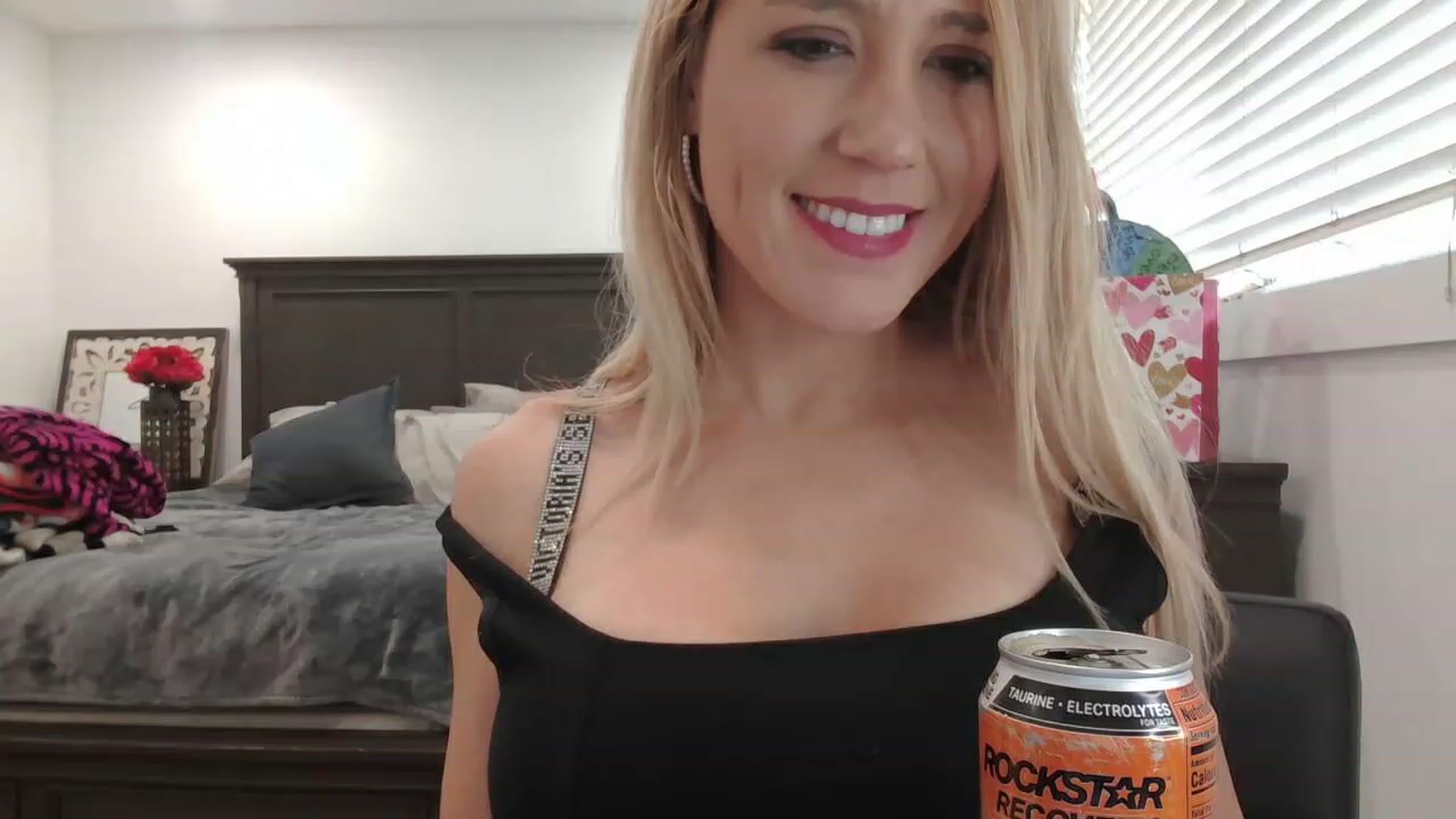 Gallery image thumbnail from blondmilf92's myfreecams stream on, 02/14/2023, 21:25 image 13 of 20