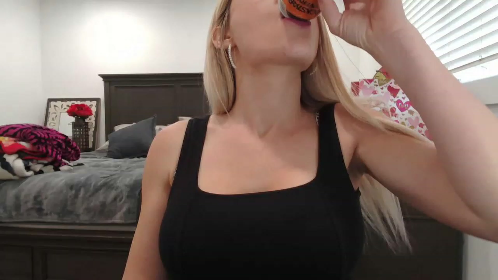 Gallery image thumbnail from blondmilf92's myfreecams stream on, 02/14/2023, 21:25 image 18 of 20