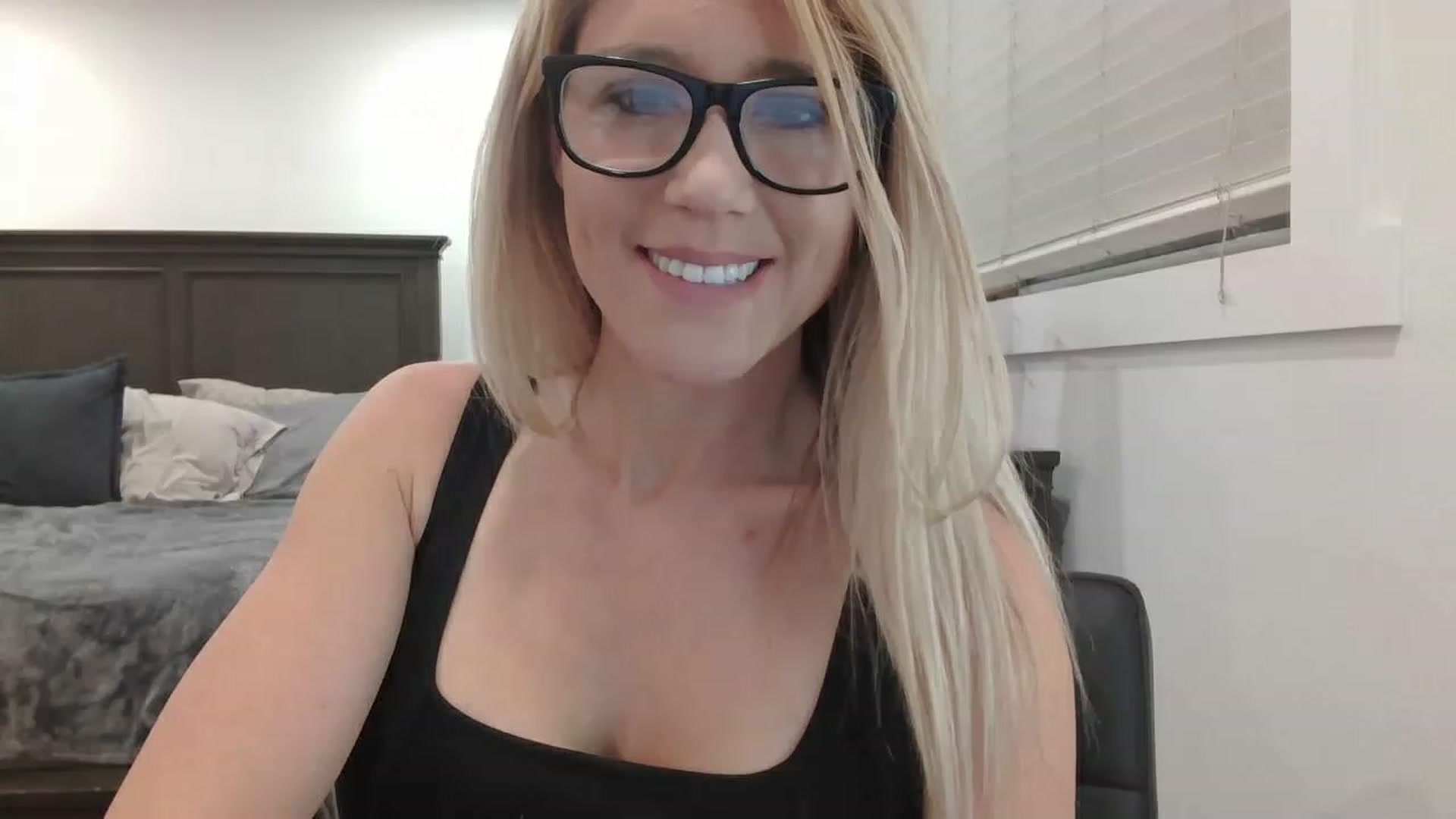 Gallery image thumbnail from blondmilf92's myfreecams stream on, 02/15/2023, 06:40 image 6 of 20