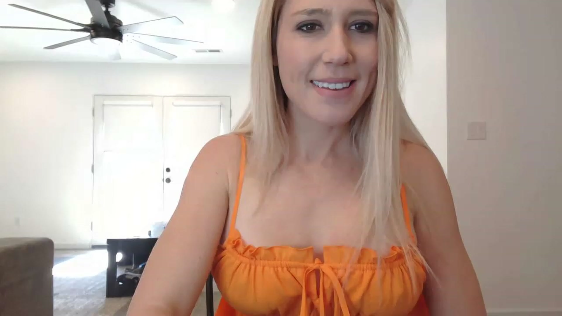 Gallery image thumbnail from blondmilf92's myfreecams stream on, 02/15/2023, 20:39 image 5 of 20