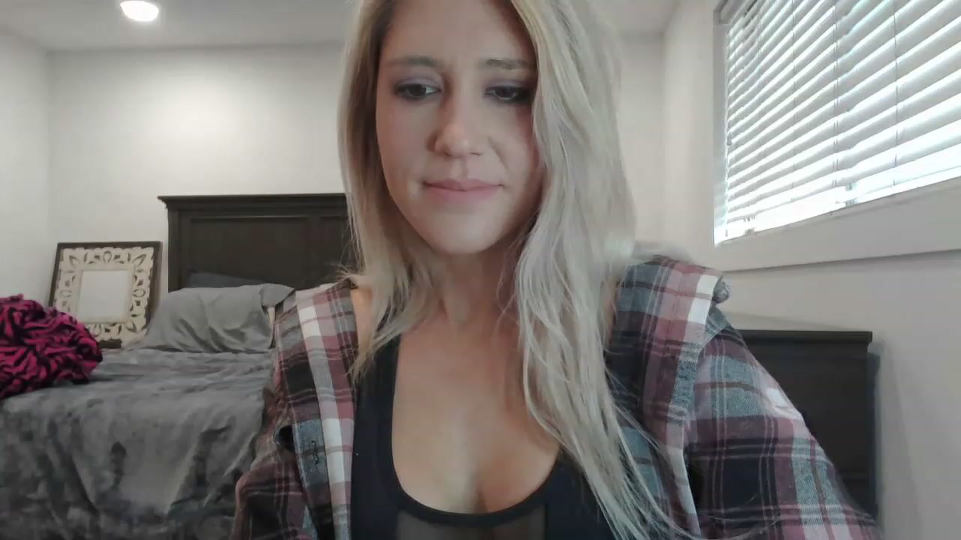 Gallery image thumbnail from blondmilf92's myfreecams stream on, 02/25/2023, 22:40 image 1 of 20