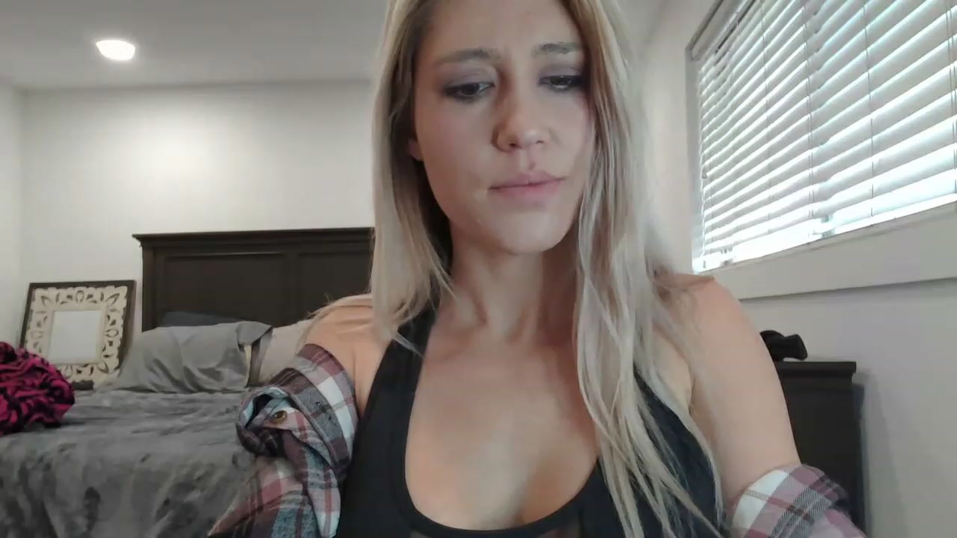 Gallery image thumbnail from blondmilf92's myfreecams stream on, 02/26/2023, 24:40 image 1 of 20