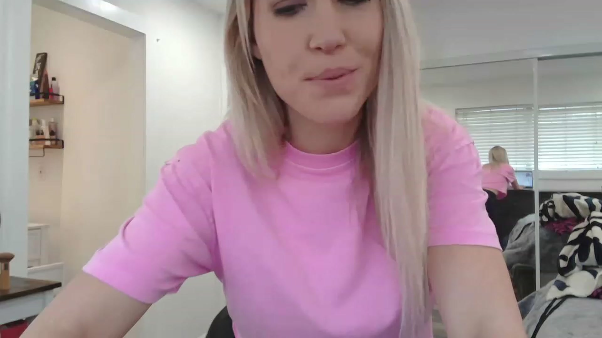 Gallery image thumbnail from blondmilf92's myfreecams stream on, 02/26/2023, 22:32 image 16 of 20