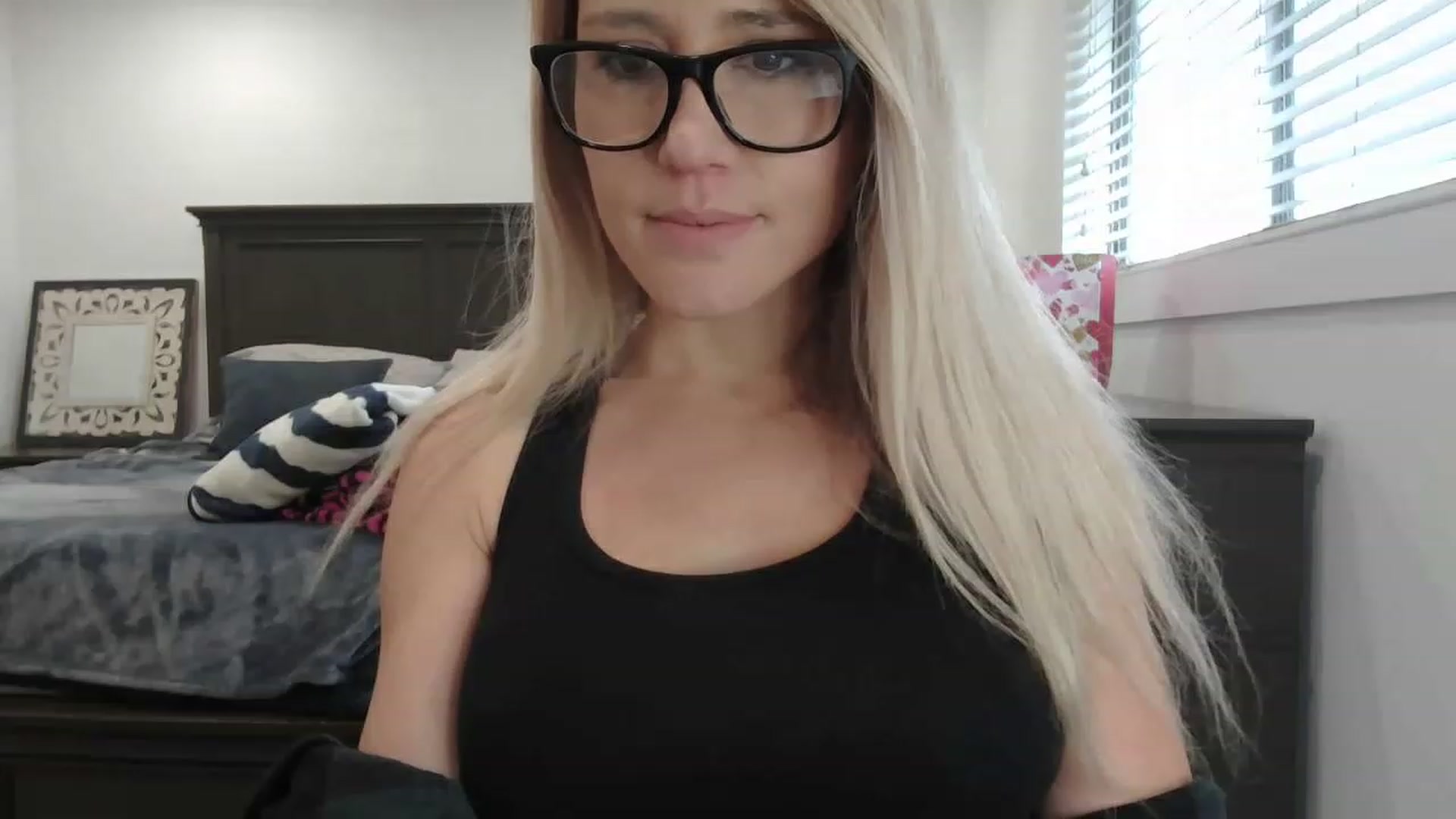 Gallery image thumbnail from blondmilf92's myfreecams stream on, 02/28/2023, 21:36 image 14 of 20