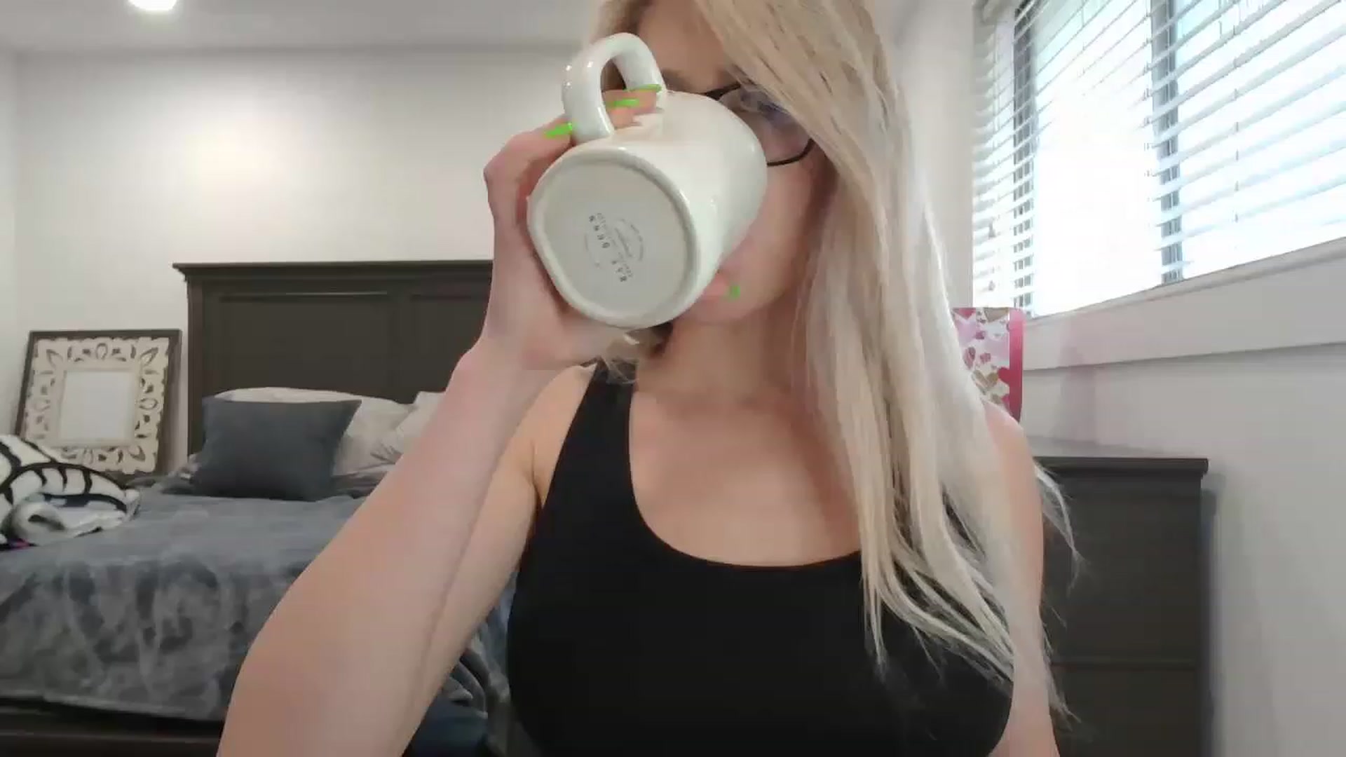 Gallery image thumbnail from blondmilf92's myfreecams stream on, 02/28/2023, 21:36 image 6 of 20